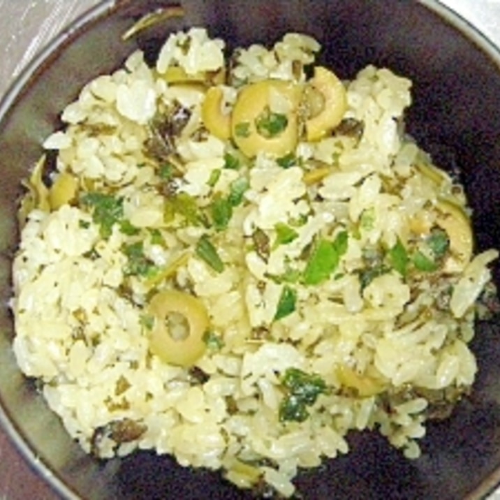 バジルとオリーブの炊き込みご飯 レシピ 作り方 By Susu0425 楽天レシピ バジルとオリーブの炊き込みご飯 レシピ 作り方 By Susu0425 楽天レシピ